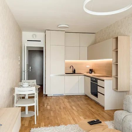 Apartmán New Bright 1br Metropolis Downtown Ac Free Parking Bratislava