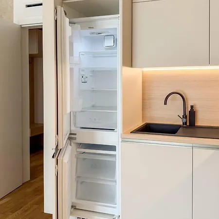 New Bright 1br Metropolis Downtown Ac Free Parking
