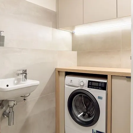 New Bright 1br Metropolis Downtown Ac Free Parking